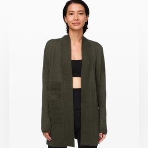 Lululemon Sit in Lotus Wrap (size 6)